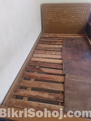 সিংগেল খাট নতুনের মতো